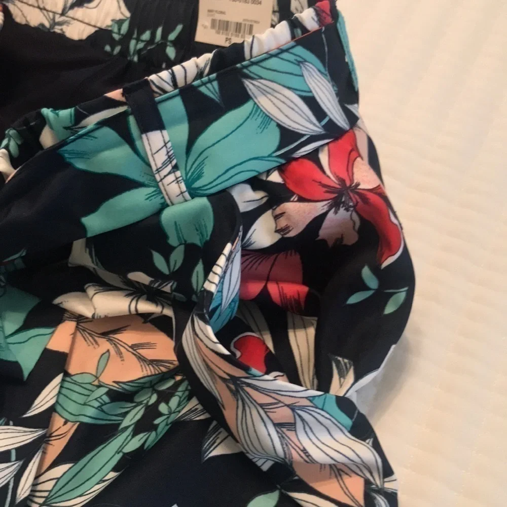 NWT St. John’s Bay Tropical Floral Skort